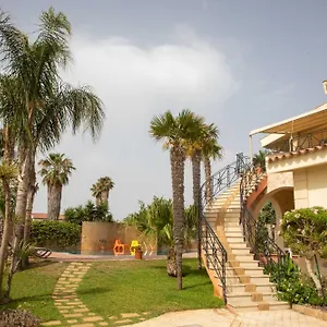 Libeccio With Shared Swimming Pool, At 200 Meters From The Beach, Solarium And Private Parking , Avola Italia