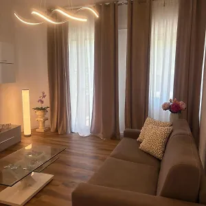 Valley House , Roe Italia